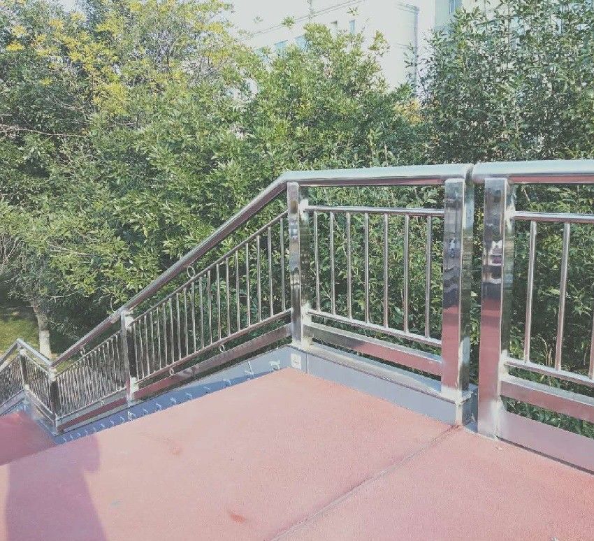 Dipped Bridge Tubular Aluminum Railings Customized Stainless Steel Tubular Handrail